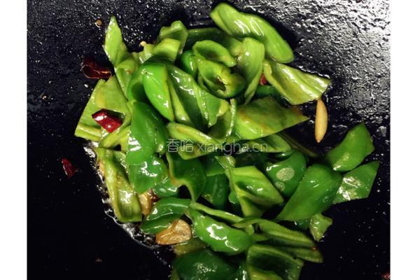 青椒炒腊肉的做法图解8