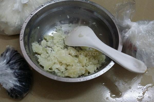 地瓜饼的做法图解1