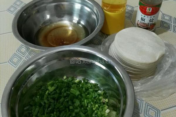 饺子皮的另类吃法～～～葱油饼的做法图解1