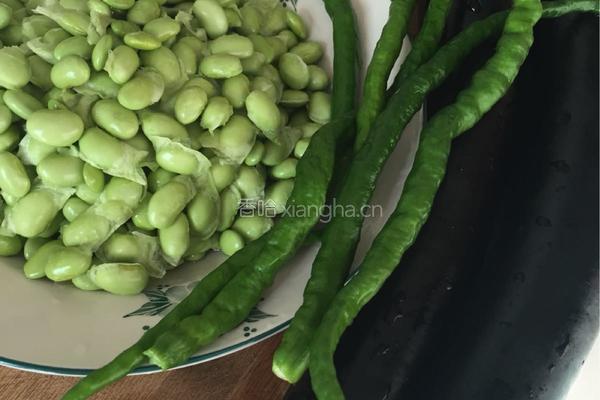 茄子烧青豆的做法图解1