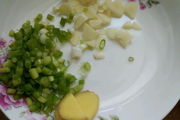 青豆鸡肉丁的做法图解2