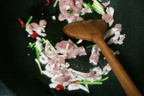 海鲜菇炒肉的做法图解4