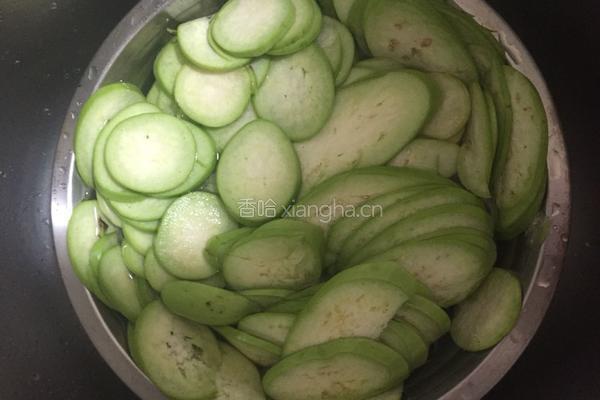 剁椒焖青茄的做法图解3