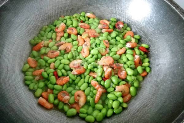 毛豆米炒虾的做法图解7