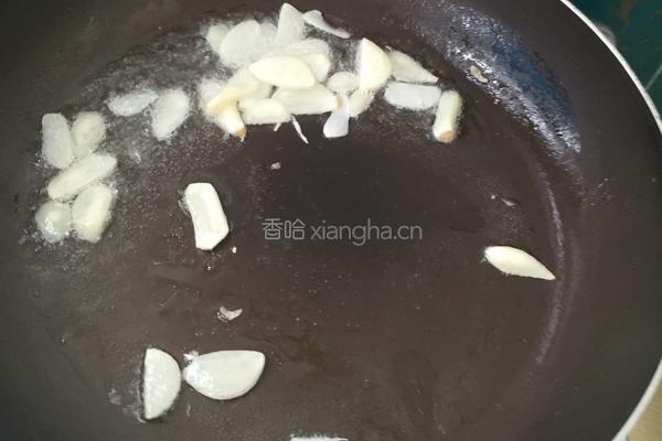 韭菜炒鱿鱼的做法图解5
