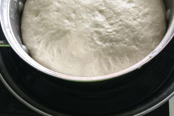 芹菜胡萝卜肉包子的做法图解1