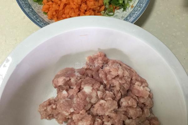 芹菜胡萝卜肉包子的做法图解2