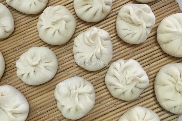 芹菜胡萝卜肉包子的做法图解8