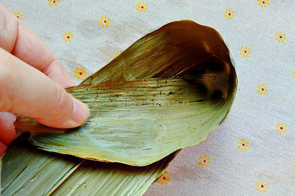 绿豆花生蜜枣粽(三角粽)的做法图解8