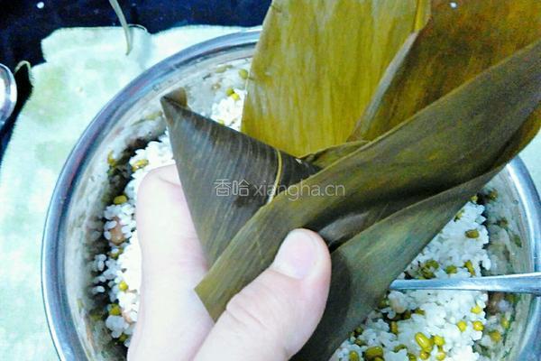 绿豆花生蜜枣粽(三角粽)的做法图解14
