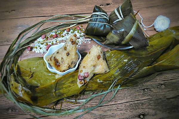 绿豆花生蜜枣粽(三角粽)的做法图解22