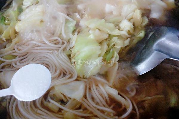 卷心菜炖粉条的做法图解8