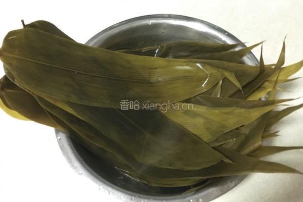 梅干菜肉粽的做法图解1