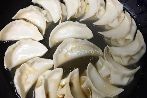 香脆锅贴的做法图解7