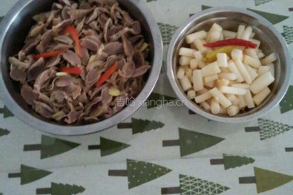泡菜炒鸡胗的做法图解1