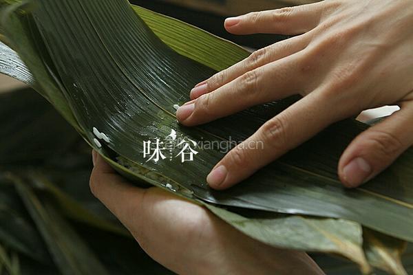 广式咸肉粽的做法图解11