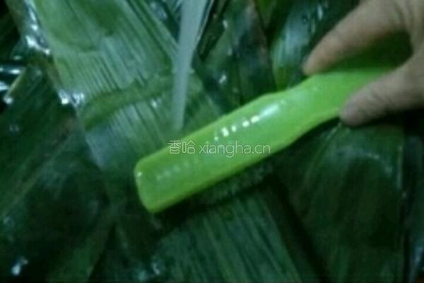 咸蛋黄粽子的做法图解5