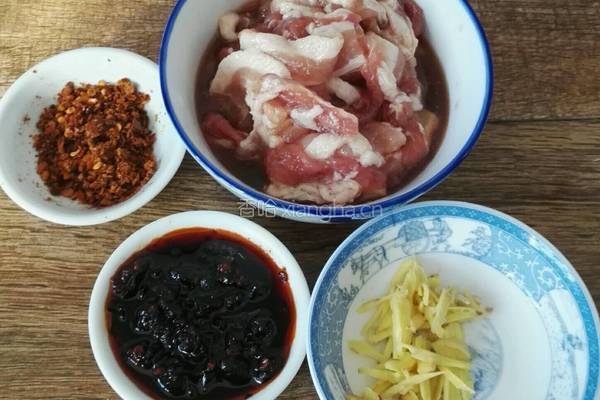 干煸五花肉的做法图解2