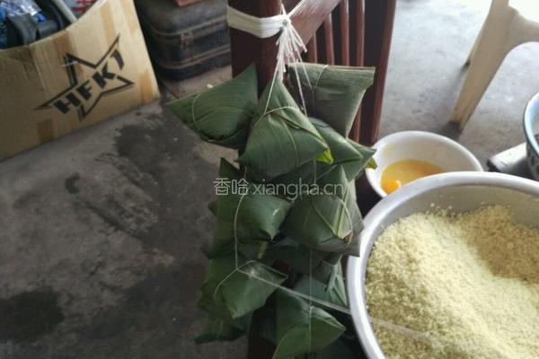 蛋黄肉粽的做法图解11