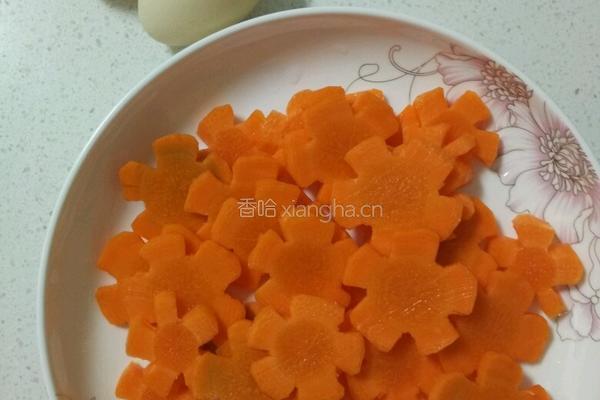 红萝卜炒蛋的做法图解1