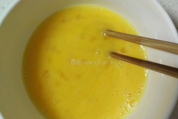 红萝卜炒蛋的做法图解2