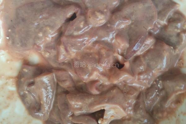 葱爆猪肝的做法图解1
