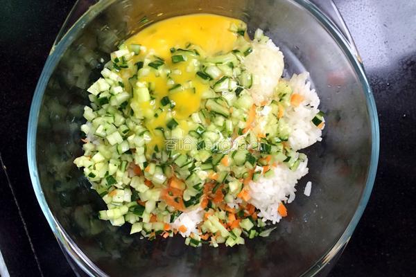 米饭蔬菜饼的做法图解2