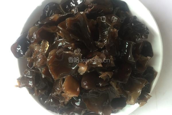 家常木耳炒肉片的做法图解1