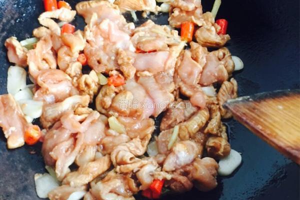 家常木耳炒肉片的做法图解5