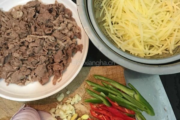 羊肉卷爆炒土豆丝的做法图解1