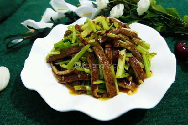 小芹菜炒湘干的做法图解8