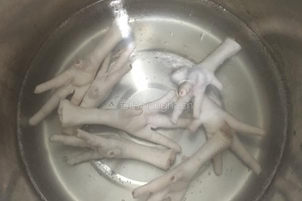 木瓜雞爪瘦肉湯的做法图解1