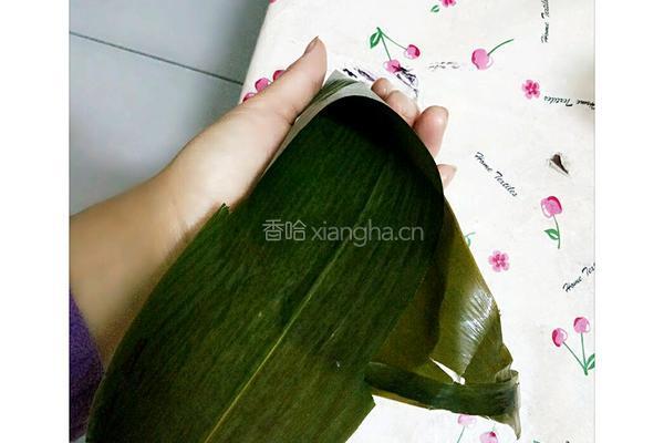 桂圆红枣葡萄干三角粽的做法图解6