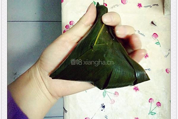 桂圆红枣葡萄干三角粽的做法图解9