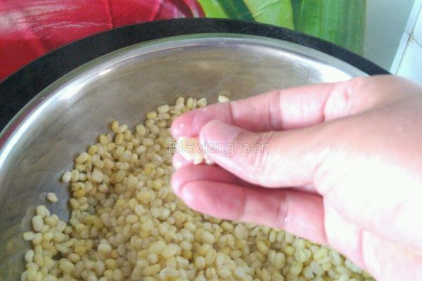 奶香豆沙绿豆糕的做法图解4