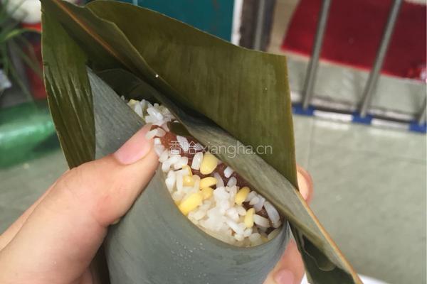 咸蛋肉粽的做法图解12