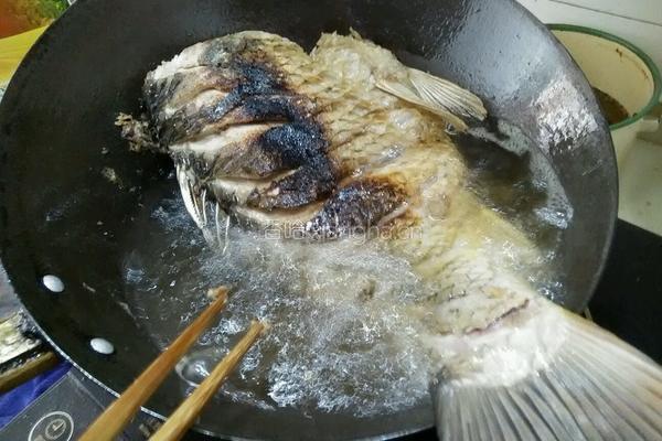 干烧鲤魚的做法图解3
