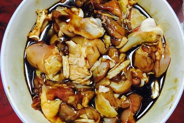自制黄焖鸡的做法图解1
