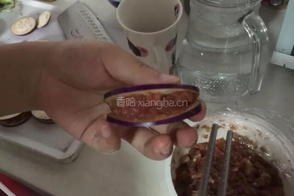 茄子煎肉末的做法图解1
