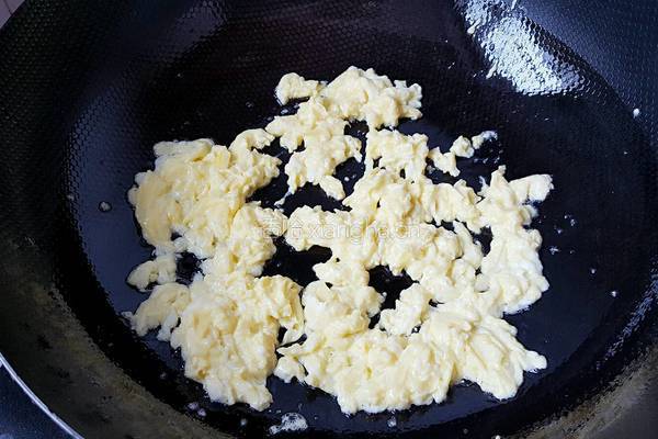 蛋炒饭饭的做法图解2