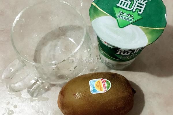 奇异果酸奶杯的做法图解1