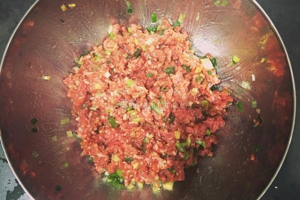芹菜牛肉馅饺子的做法图解1