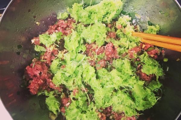 芹菜牛肉馅饺子的做法图解2