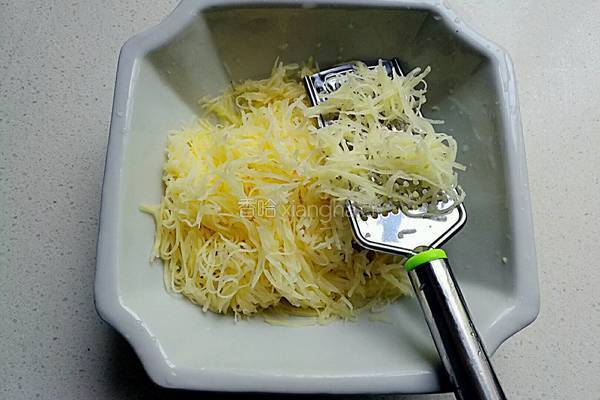 香煎土豆丝鸡蛋饼的做法图解2