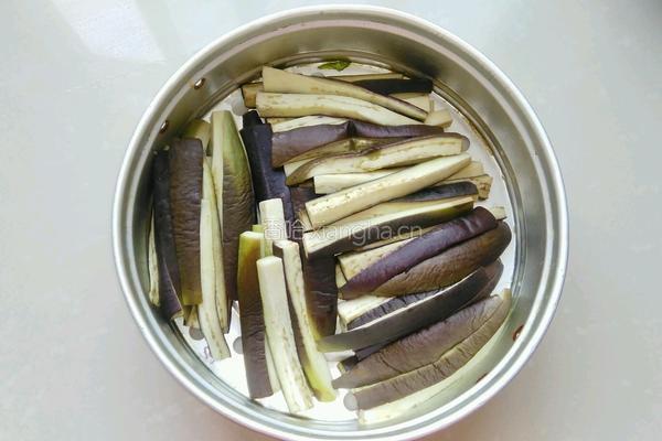 凉拌茄子的做法图解2