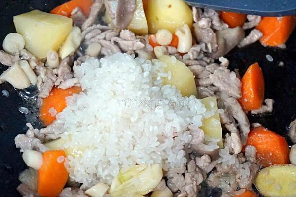 土豆焖肉饭的做法图解5