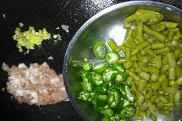 酸豆角炒肉的做法图解2