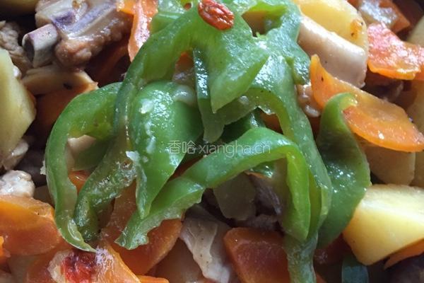 彩色土豆炖排骨的做法图解3