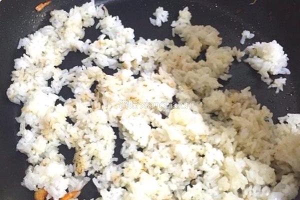 菠萝樱花虾炒饭的做法图解4
