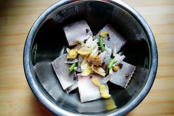 香酥带鱼的做法图解3